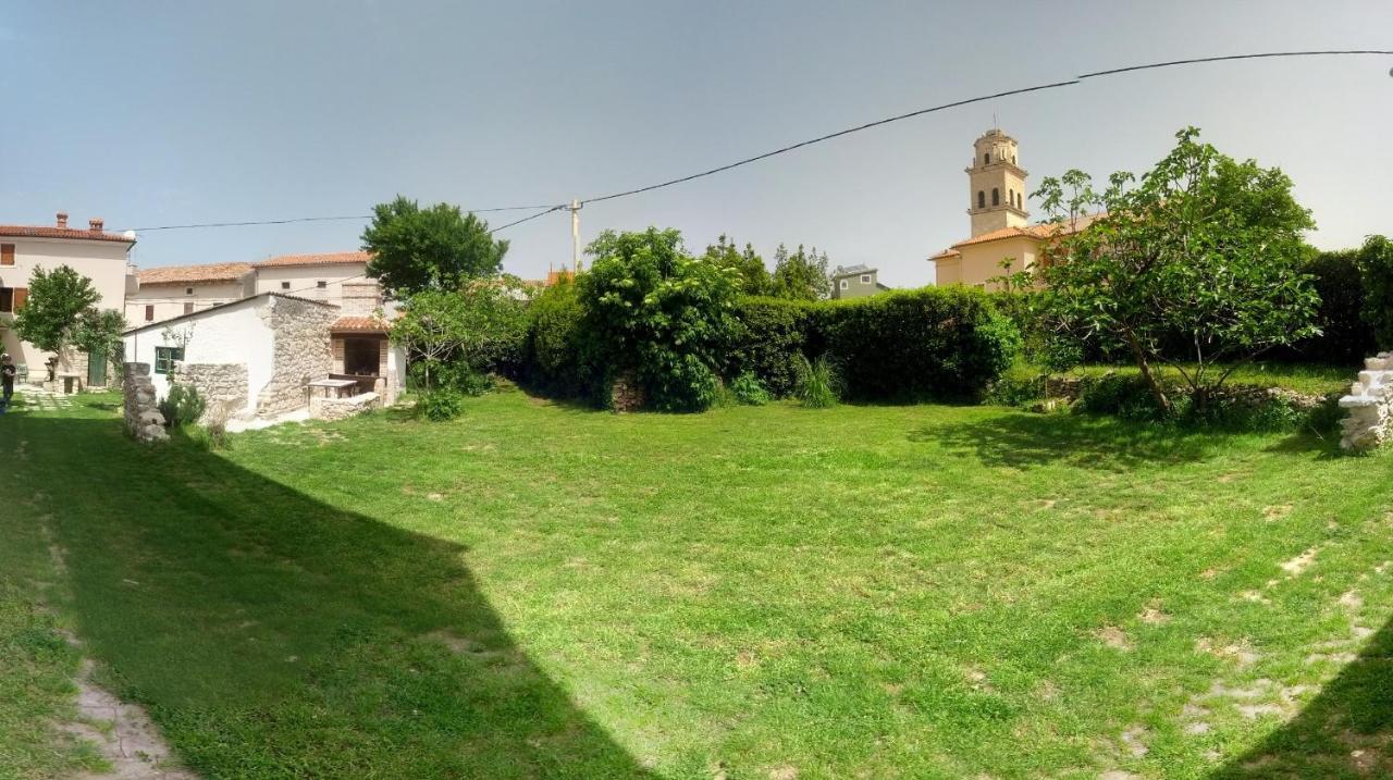 Holiday Home Mihovilovic Премантура Екстериор снимка