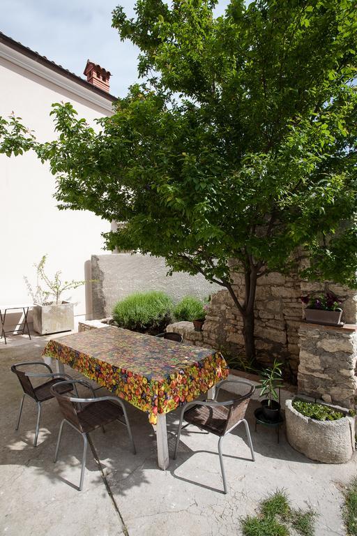 Holiday Home Mihovilovic Премантура Стая снимка